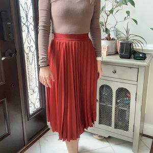 H&M burnt orange pleated skirt